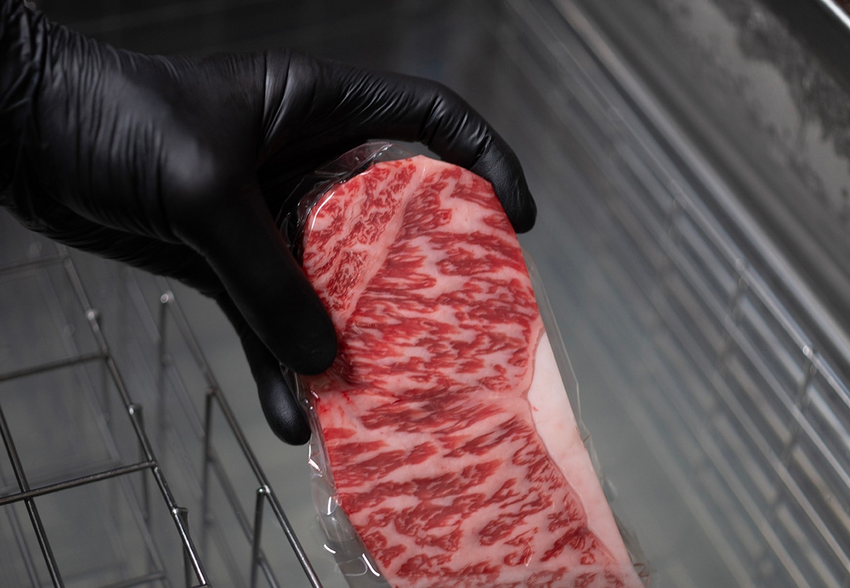 凍結されるオリーブ牛