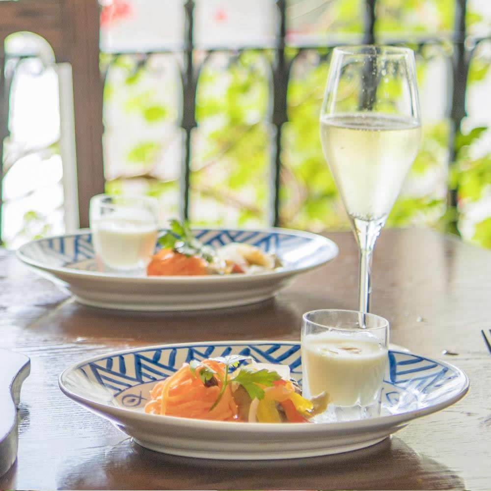 レストランで提供されるノンアルコールスパークリングワイン