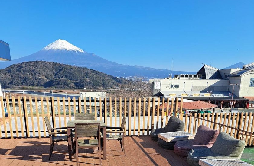 富士山を望むテラス席