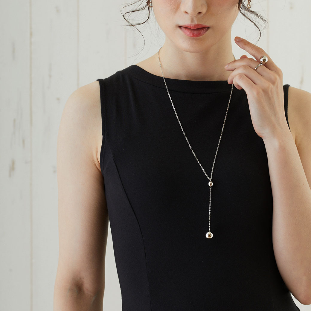 ネックレス　マグネット式 日本製 Y字ラリエットメタルボールマグネットネックレス