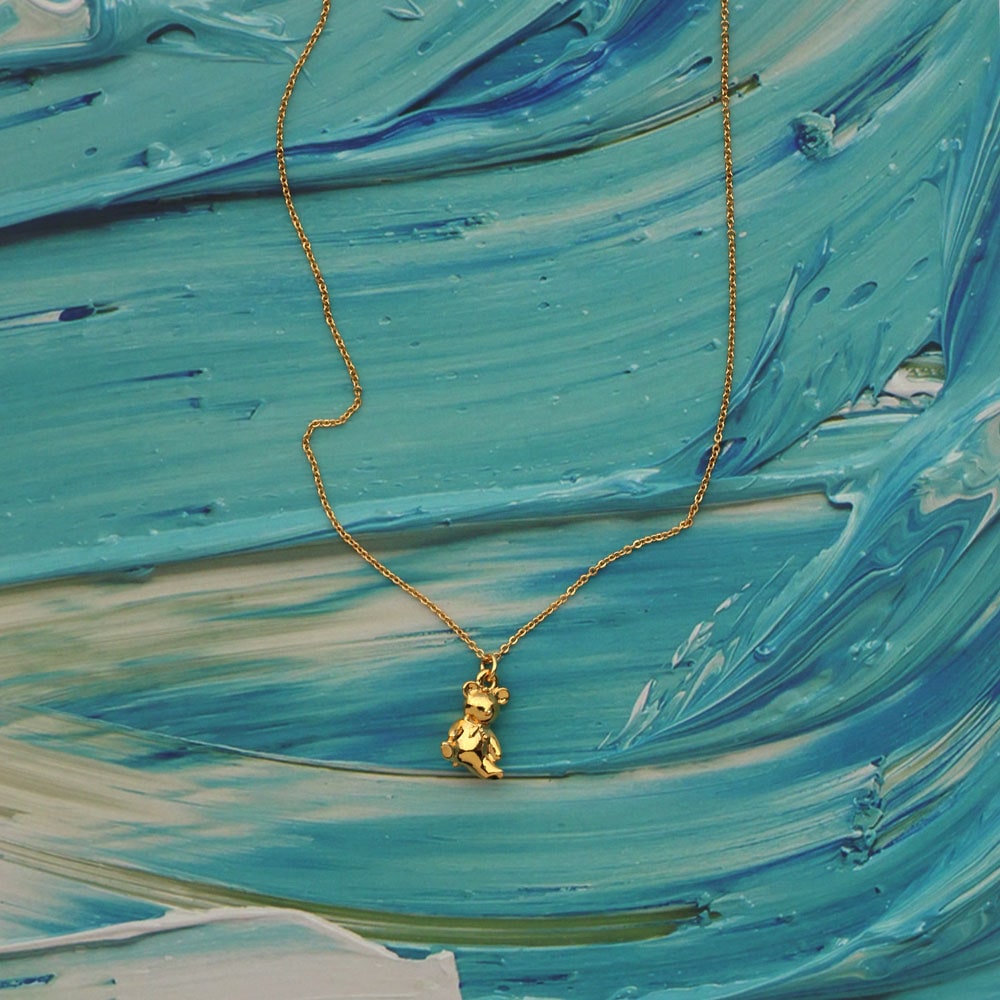 テディベアモチーフがデコルテに寄り添うネックレス | ネックレス