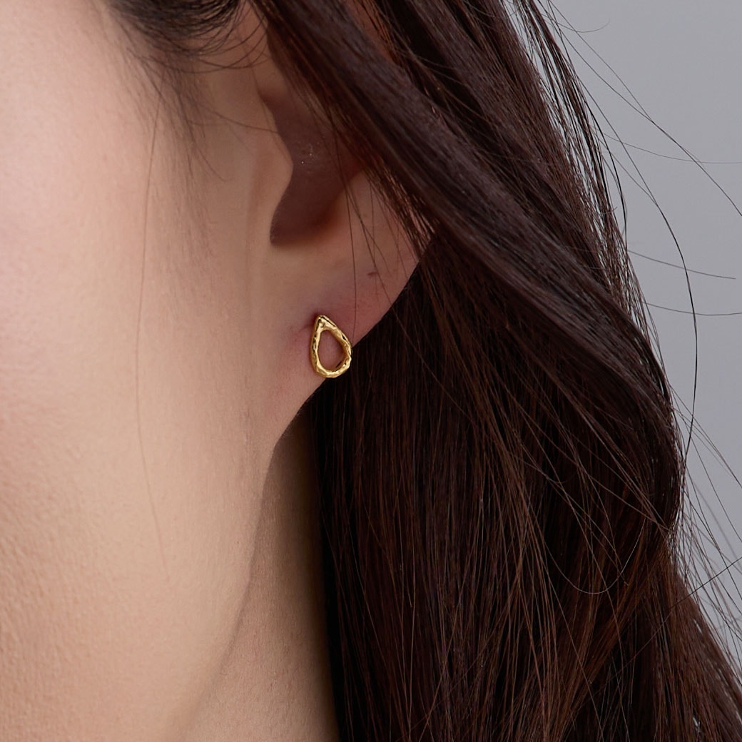 日本製 ドロップ サークル ハンマード ピアス 金属アレルギー対応