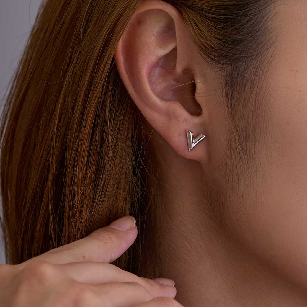ゴールド V字型ピアス 楽天市場】V字（カラーゴールド）（ピアス｜レディース