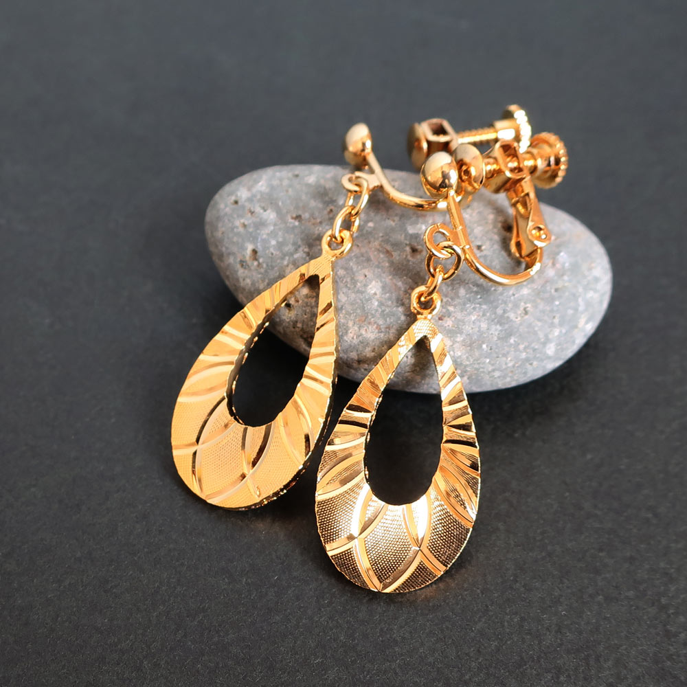 日本製 樹脂カバー付き ダイヤカット ドロップイヤリング ピアス