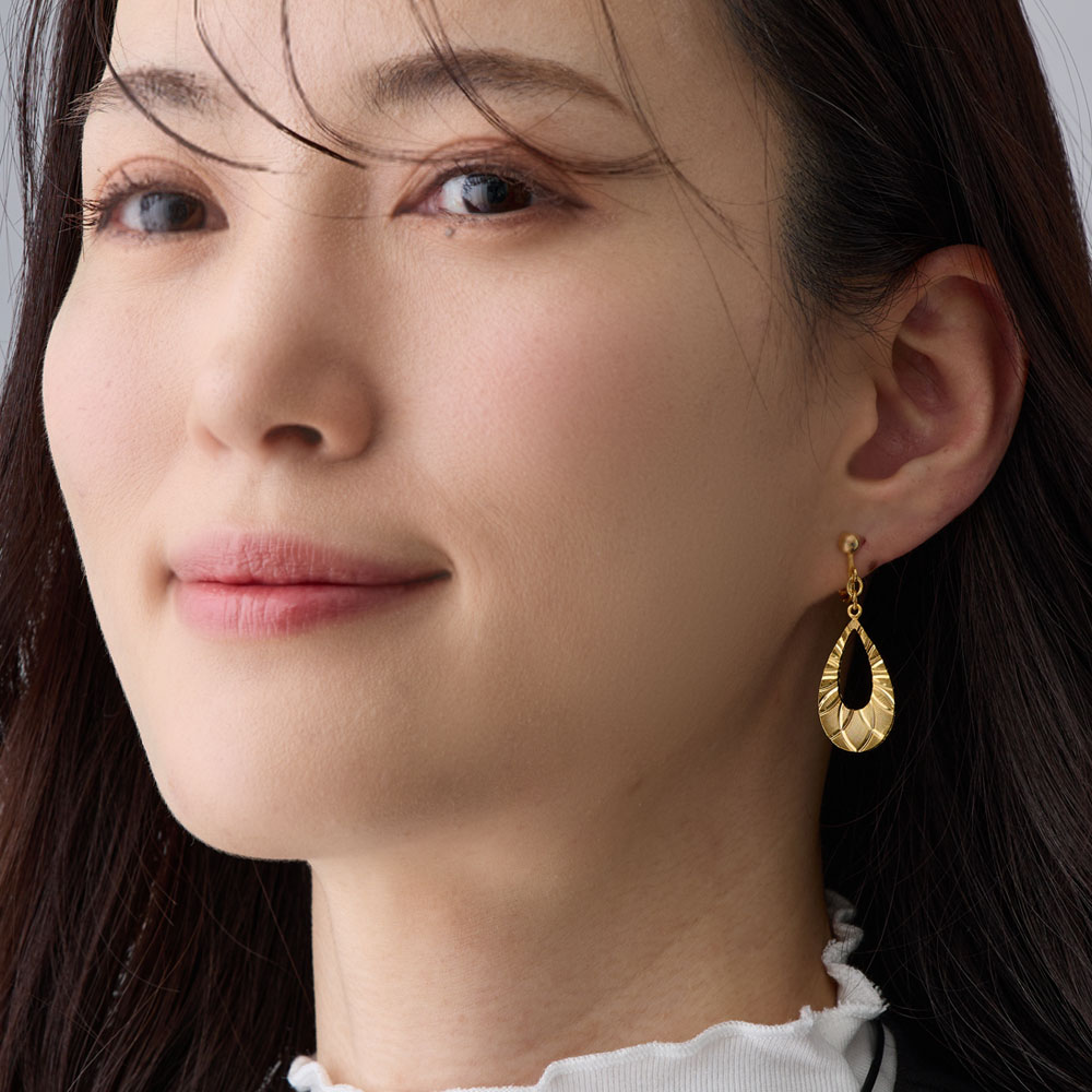 日本製 樹脂カバー付き ダイヤカット ドロップイヤリング ピアス