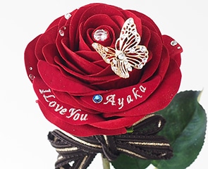 業界初、バラの花びらに刺繍でメッセージを入れた『刺繍ローズ』メリアルーム