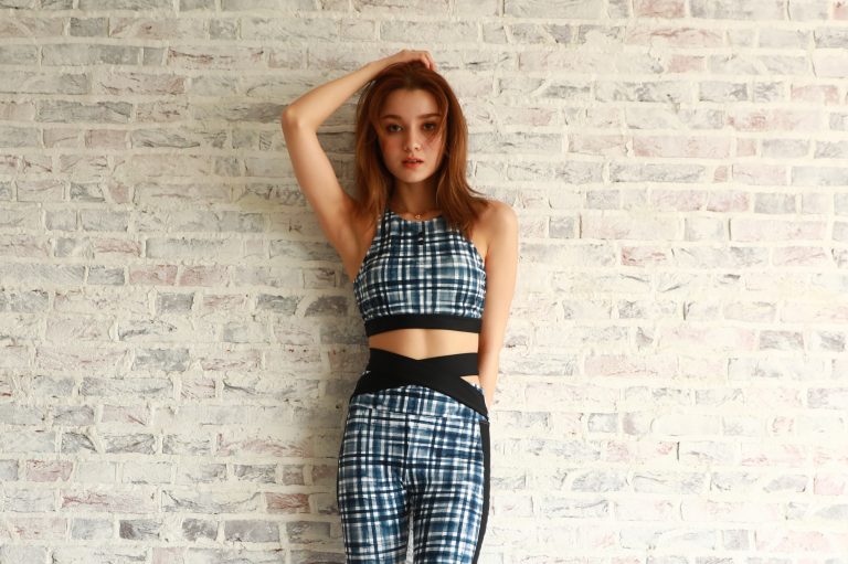 ホットヨガでおすすめの服装とは？選び方のポイントやおすすめウェアも紹介