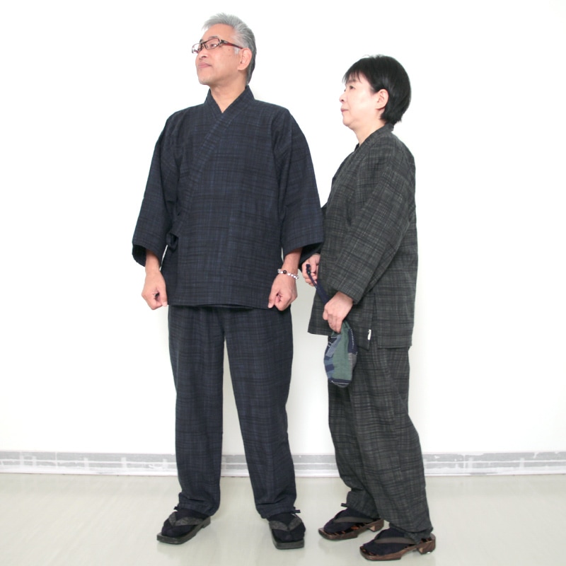 作務衣「五感 遠州織 ブルー」モデル写真