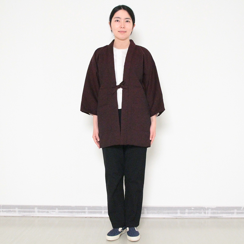 「真綿 新亀甲 黒/赤」女性モデル