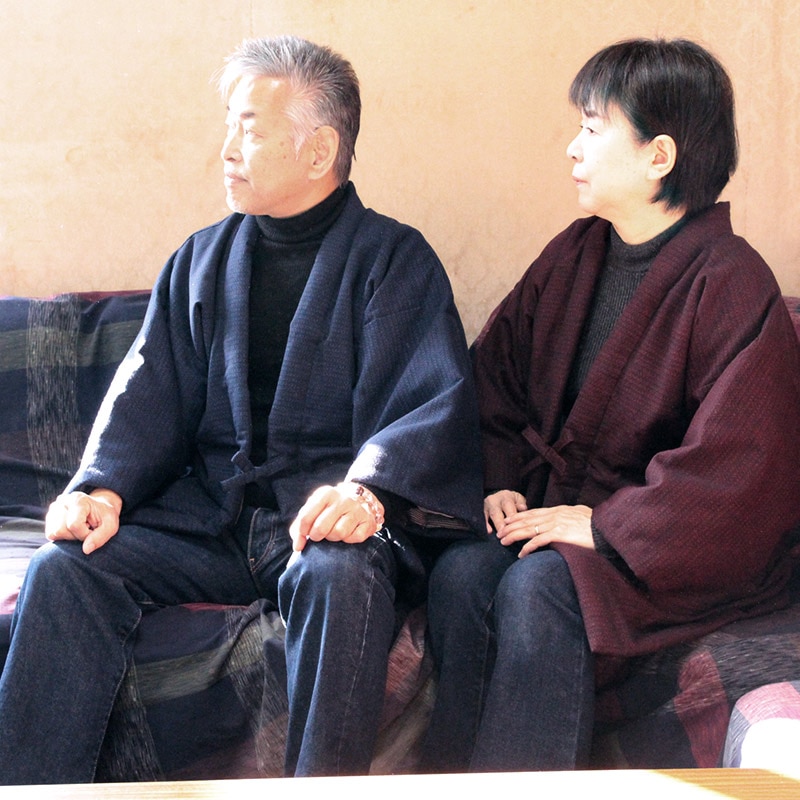 「真綿 新亀甲 紺」男性モデル「真綿 新亀甲 黒/赤」女性モデル