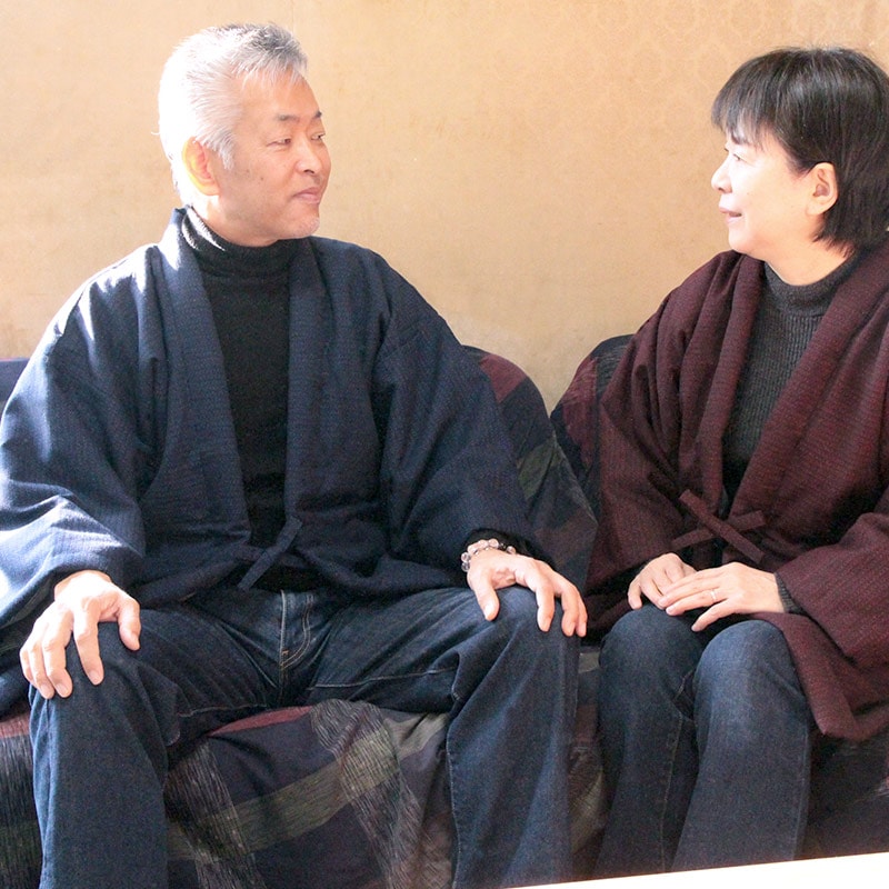 「真綿 新亀甲 紺」男性モデル「真綿 新亀甲 黒/赤」女性モデル