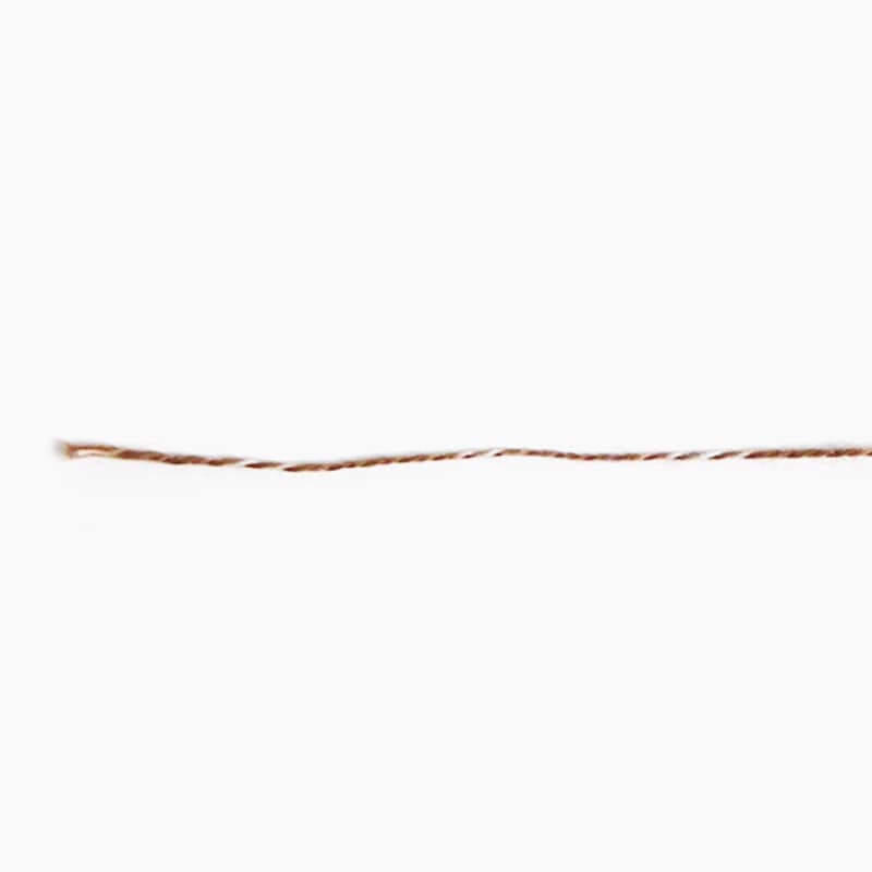 和木綿の糸「スラブ糸 茶白」の写真