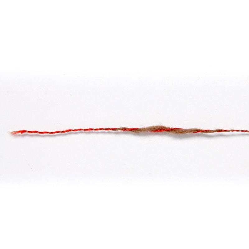 和木綿の糸「スラブ糸 赤茶」の写真
