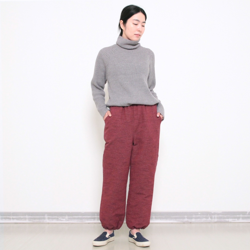 キルトパンツ 写真 赤 女性モデル