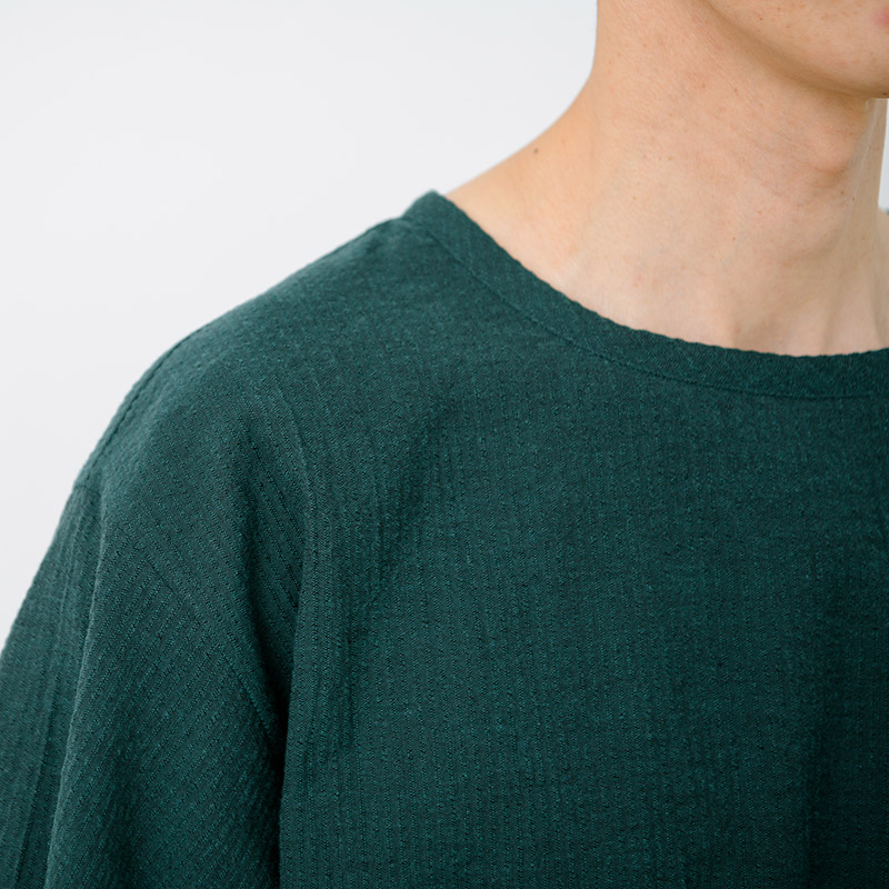 SHIJIRA T-SHIRT着用写真