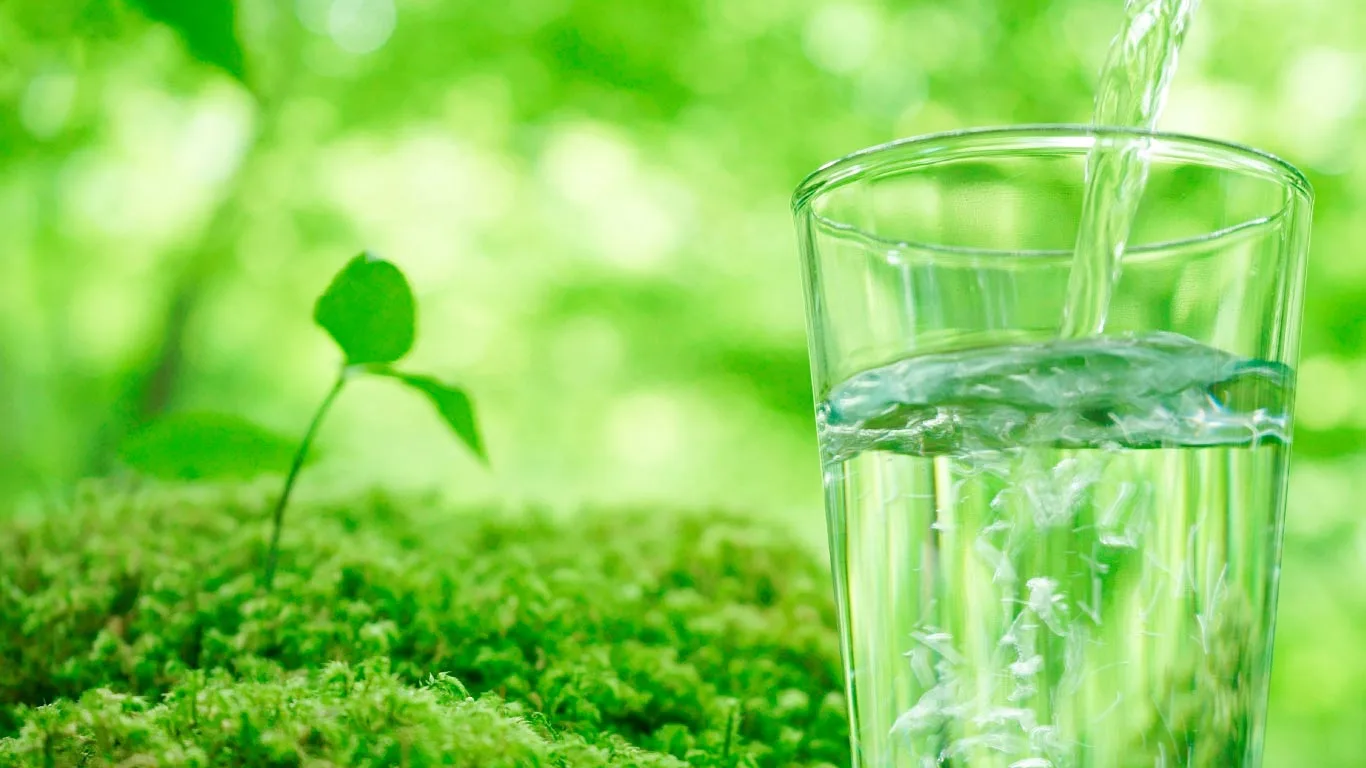 水生活製作所の社員が都城で出会った霧島裂罅水