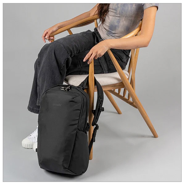 Pacsafe V24 �Хå��ѥå�  (12970389)