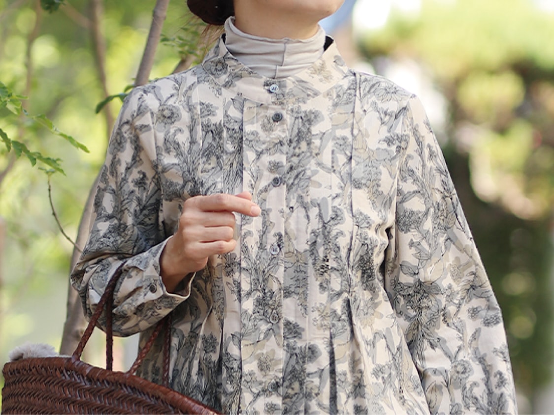 水彩タッチの花柄ワンピース