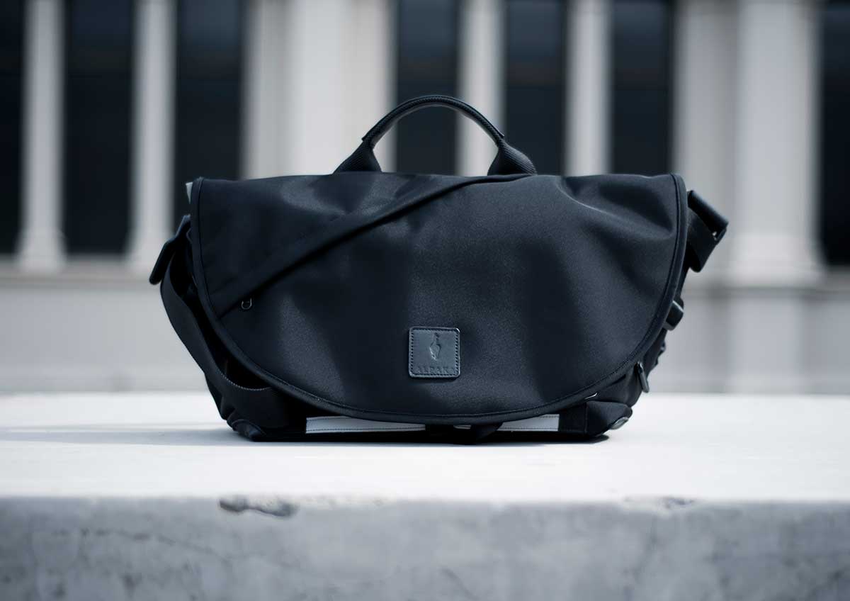 新しい季節 超美品 ブラック 右肩掛け Bag Messenger 7VEN ALPAKA 