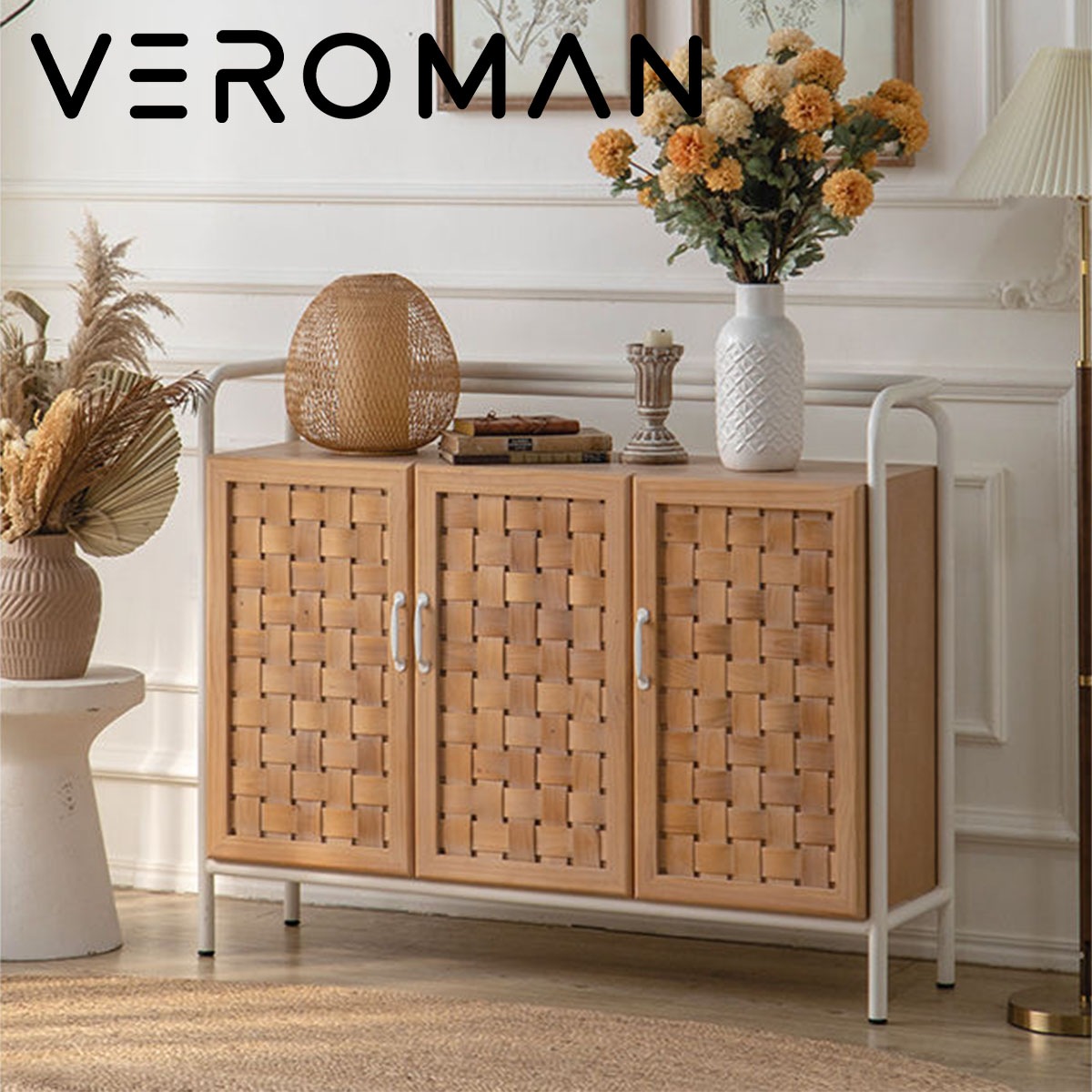 VeroMan 編み込みデザインの3扉キャビネット 温もりある木目とホワイト
