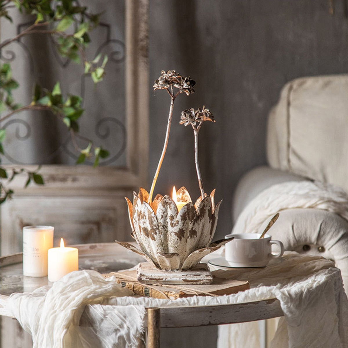 VeroMan キャンドルスタンド 燭台 ローソク立て 可憐な蓮の花 アイアン