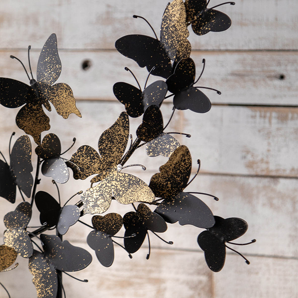 VeroMan 蝶が舞う華やかオブジェ 高級感あふれる金黒のデザイン 置物