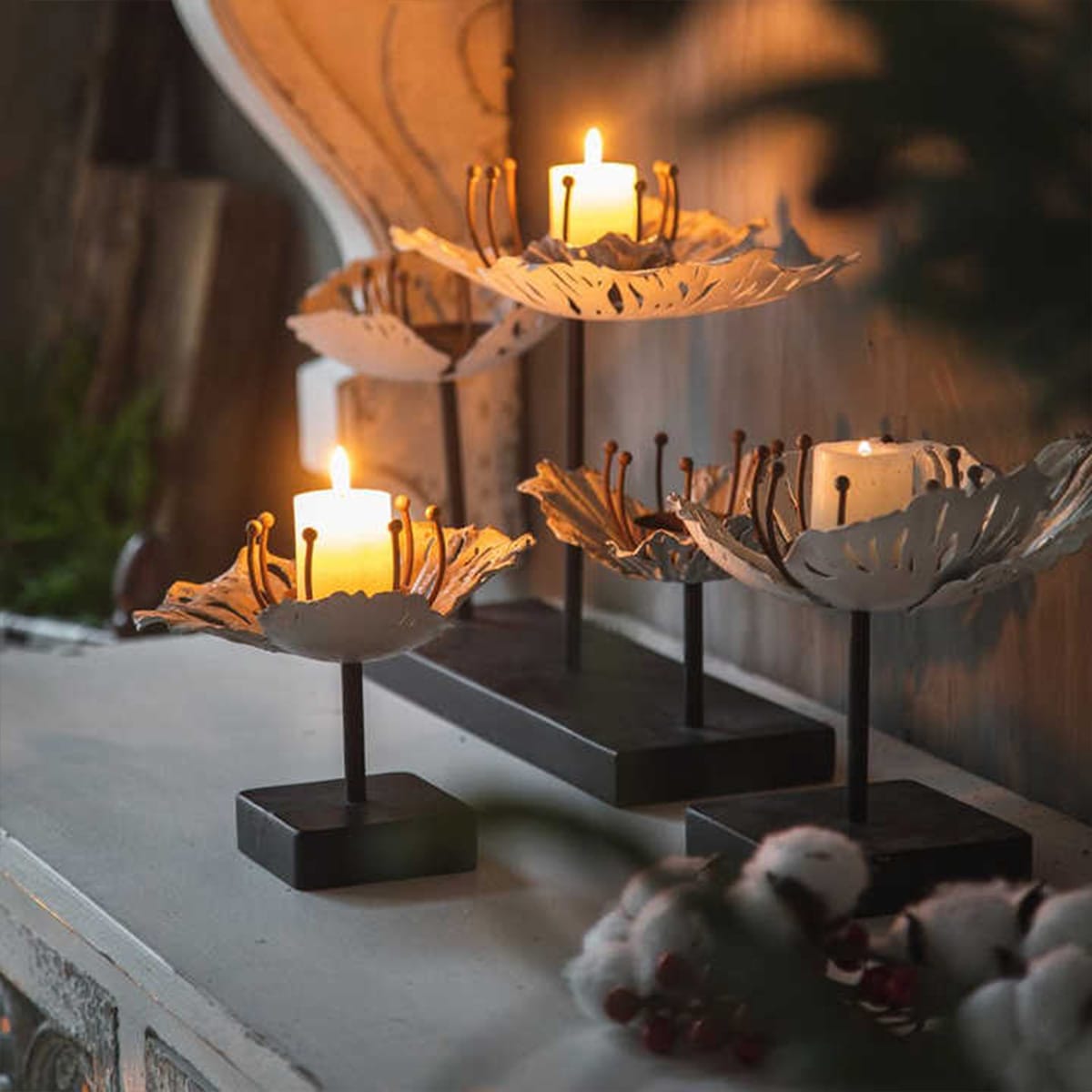 VeroMan エレガント花びらデザインキャンドルホルダー3連 高級感漂う