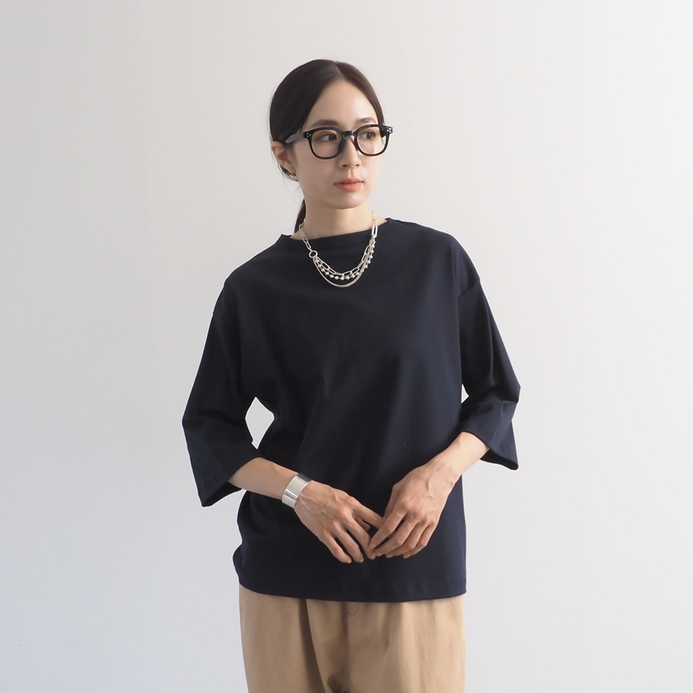 スビンプラチナスムース クラッシーシャツ7分袖　Tシャツを着た女性の正面