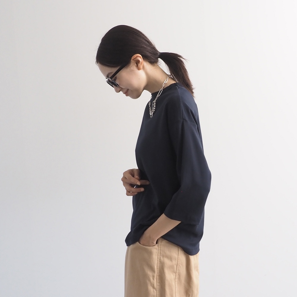 スビンプラチナスムース クラッシーシャツ7分袖　Tシャツを着た女性の正面