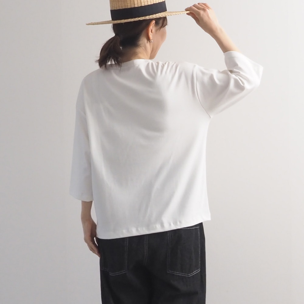 スビンプラチナスムース クラッシーシャツ7分袖　Tシャツを着た女性の正面