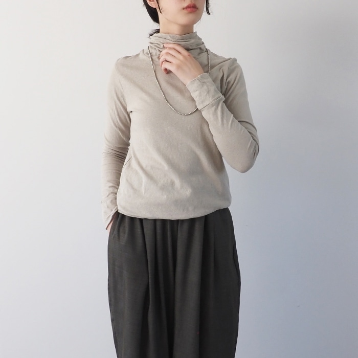 NARU(ナル) ムラ糸リサイクル天竺 裾ひねりタートルネック