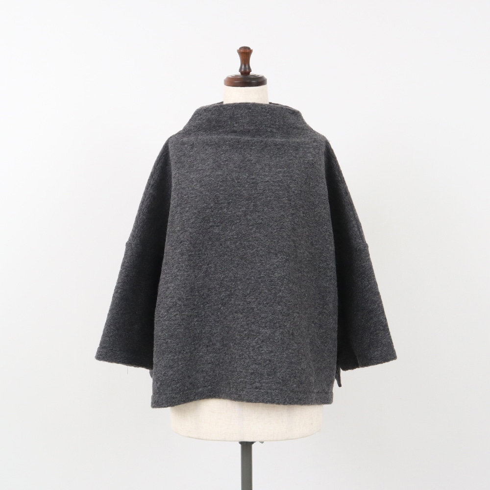 トラベルウールプレミアハイネックPO プルオーバーの正面ディティール