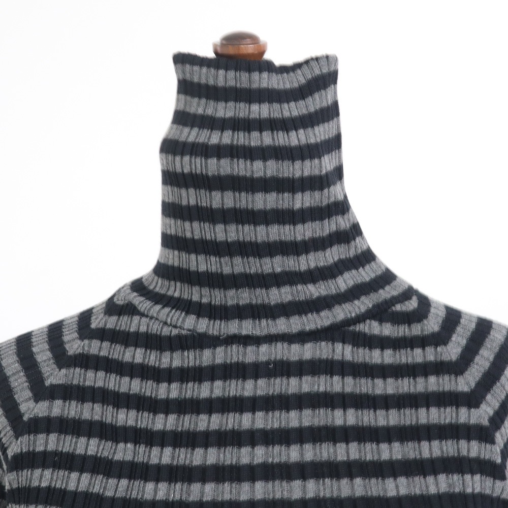 綿コーマ　ランダムリブBDタートルネックセーター　ニットの正面ディティール