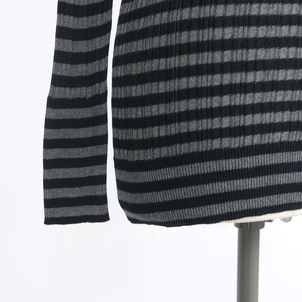 綿コーマ　ランダムリブBDタートルネックセーター　ニットの正面ディティール