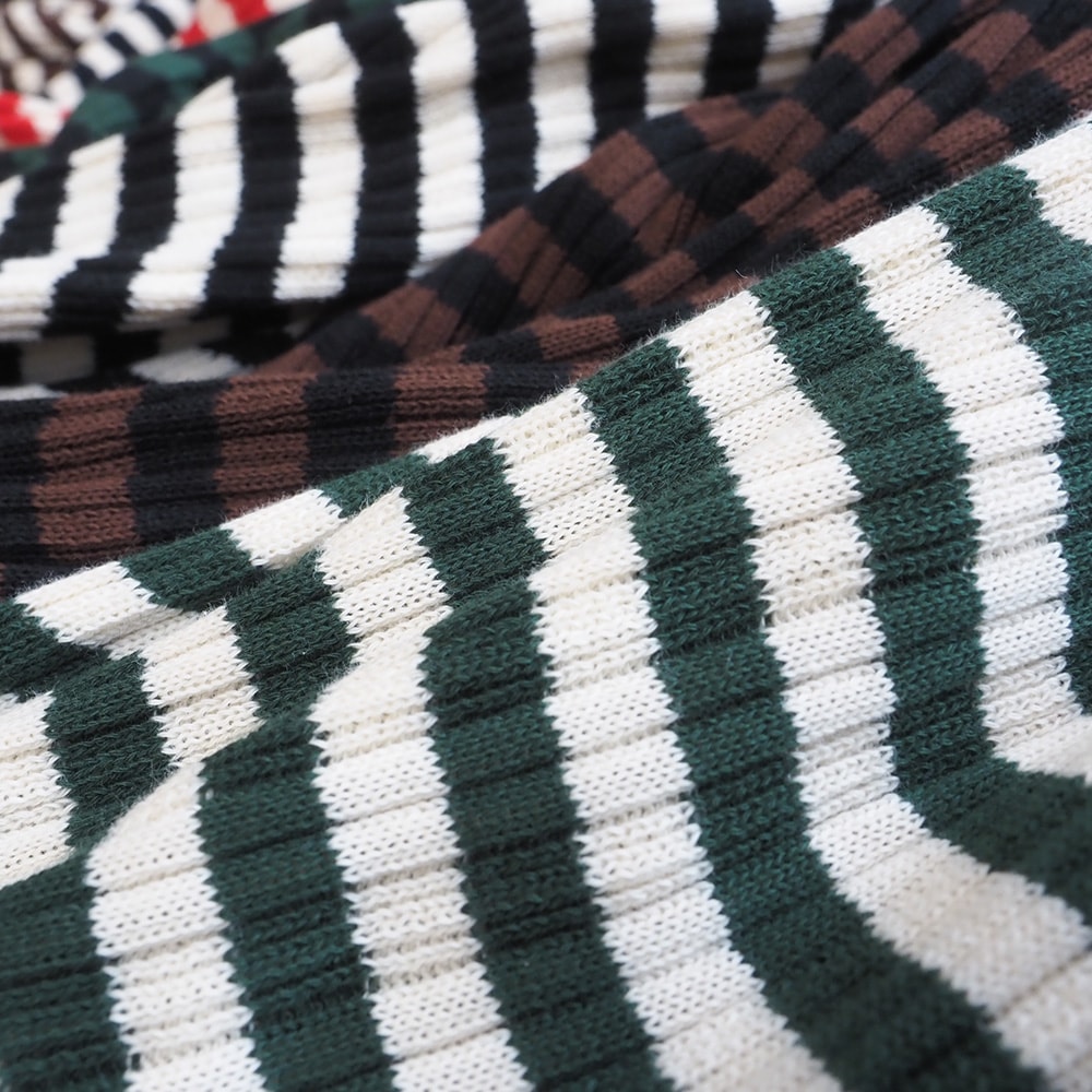 綿コーマ　ランダムリブBDタートルネックセーター　ニットの素材のアップ