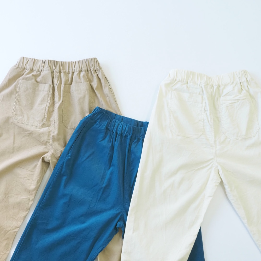 シャツコールコージーパンツ　パンツを着た女性の正面