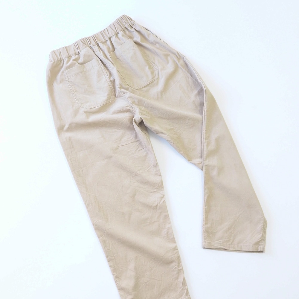 シャツコールコージーパンツ　パンツを着た女性の正面