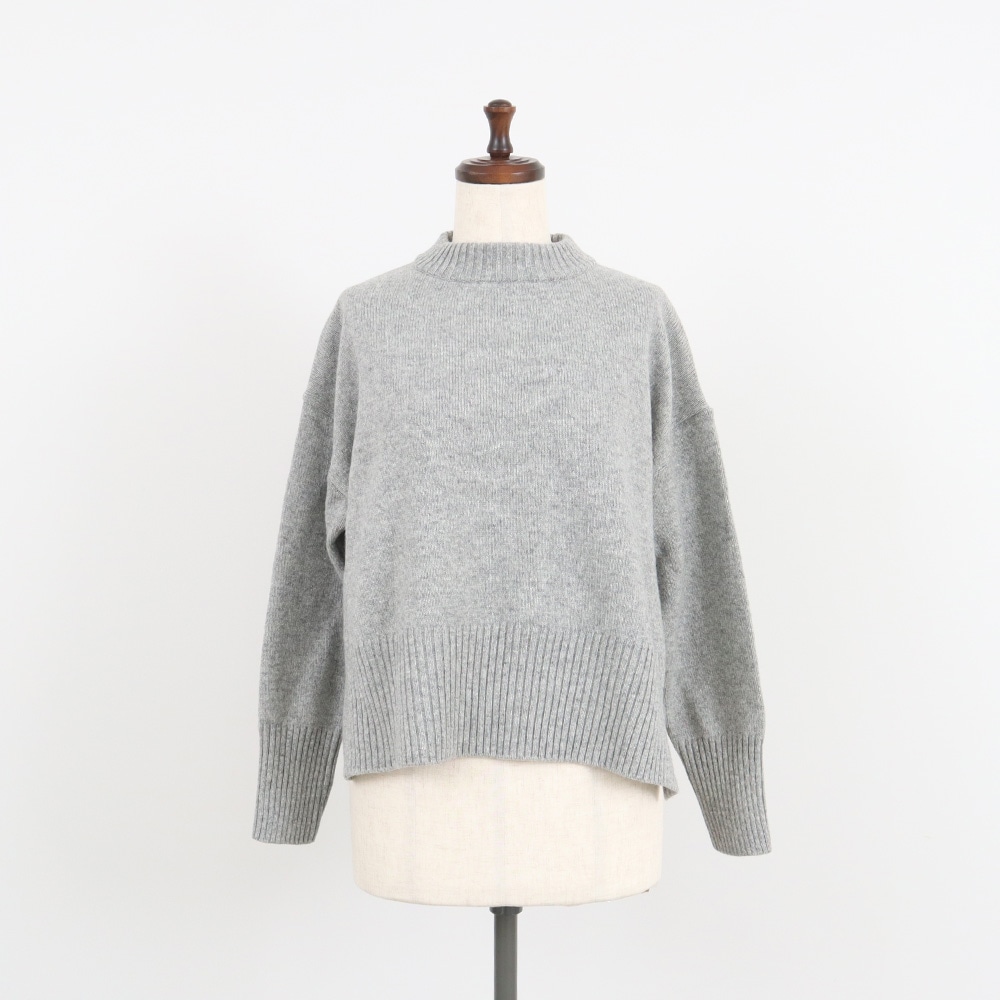 エアーヤーンコットン コモドニット　ニットの正面ディティール