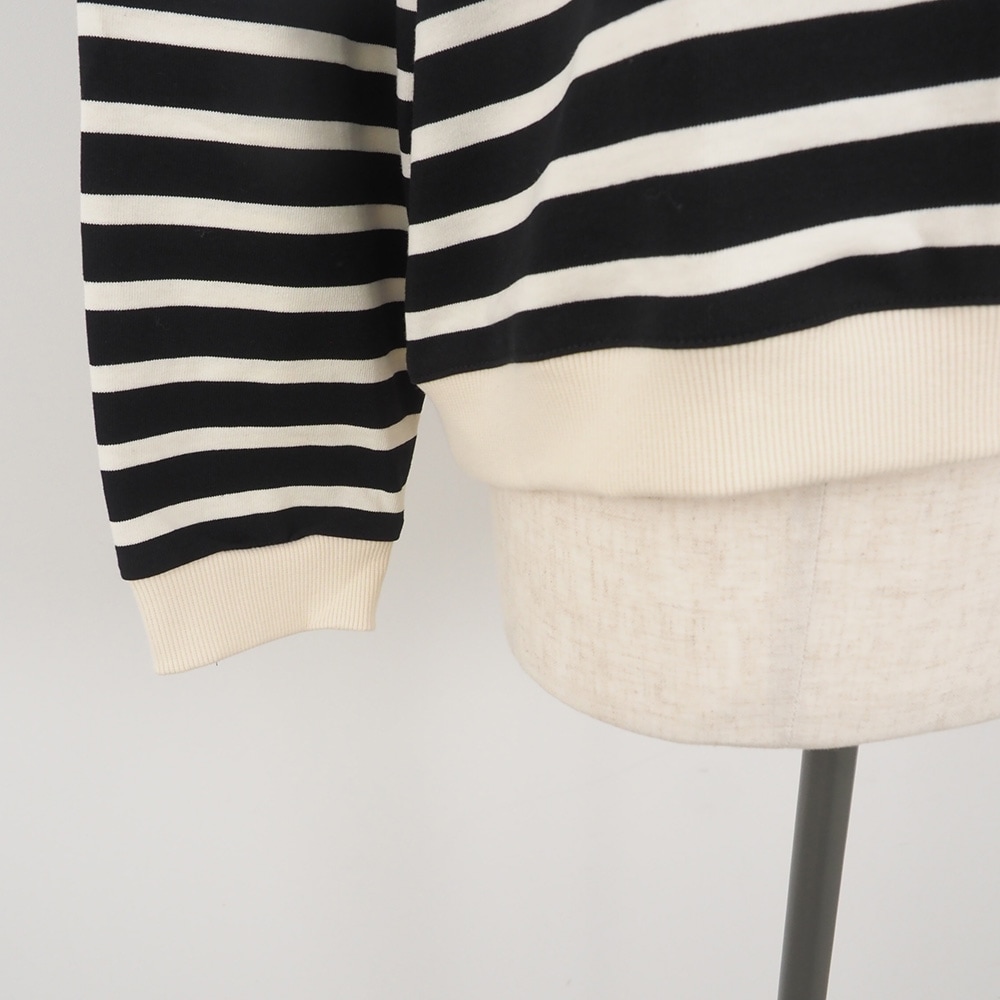 デラヴェボーダー クルーネックPO　トレーナーの正面ディティール