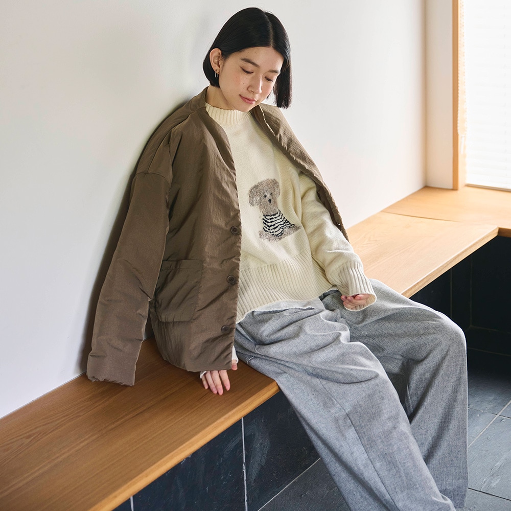 ウールリサイクルクロス ノッポパンツ パンツを着た女性の正面