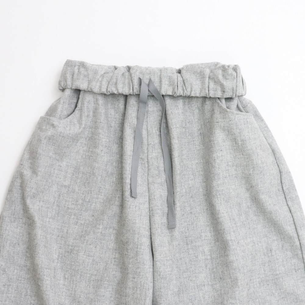 ウールリサイクルクロス ノッポパンツ パンツの正面ディティール