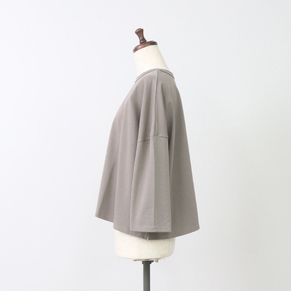 デラヴェジャージ ワイドPO プルオーバーの正面ディティール