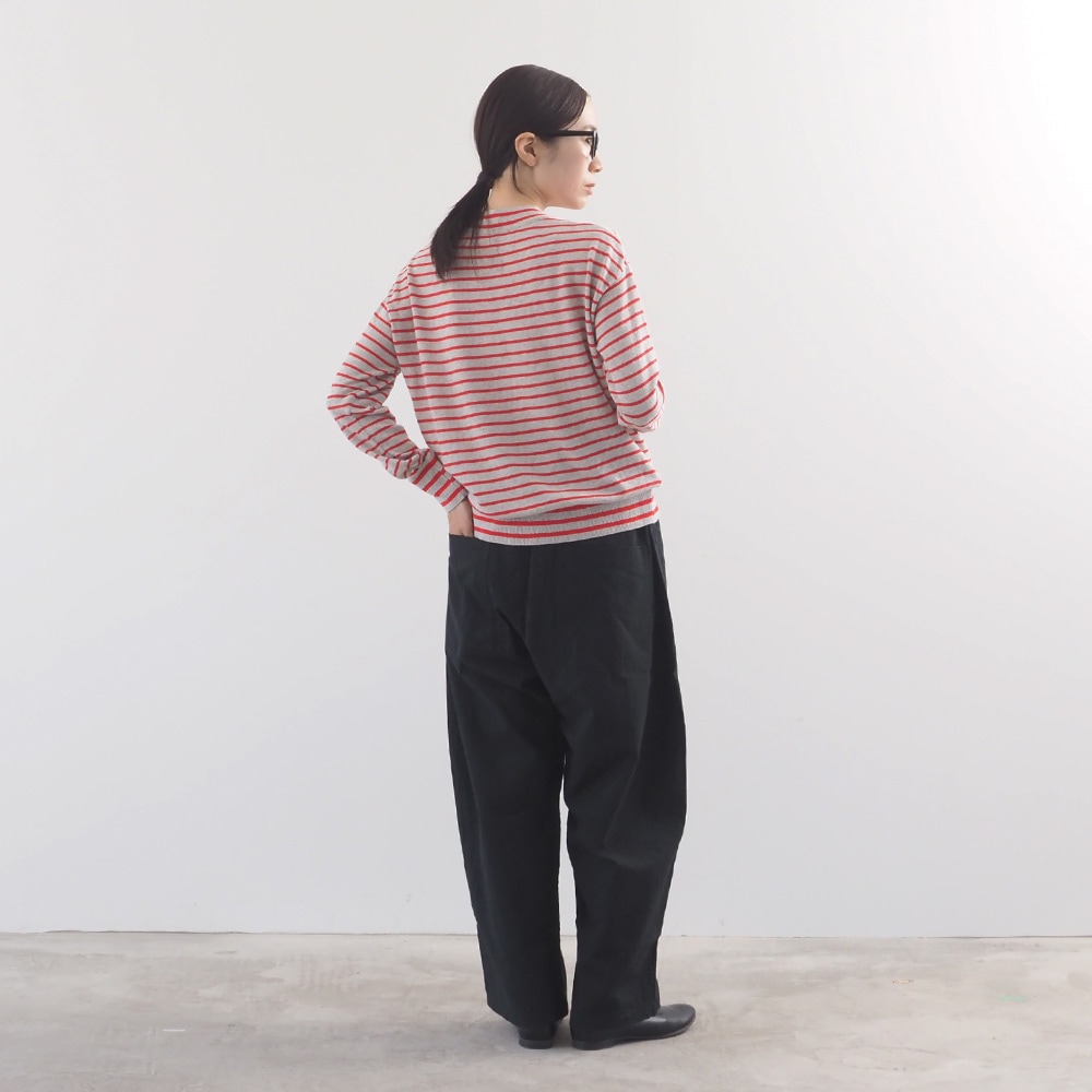 ムースヤーン ハイネックボーダーニット ニットを着た女性の全身