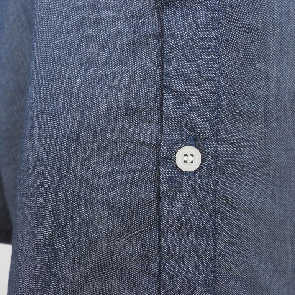 2.25デニム フリルネックブラウス　ブラウスの正面ディティール