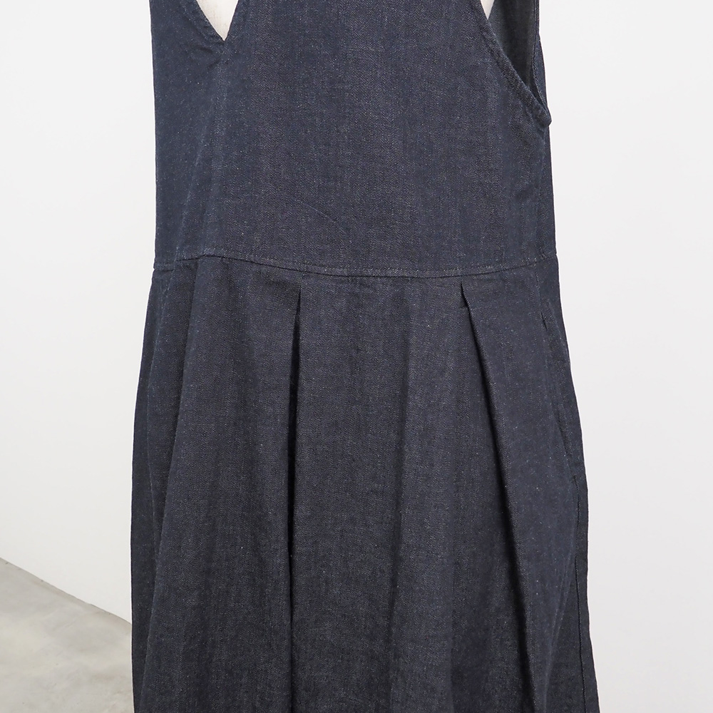 ムラデニムジャンパースカート　ジャンパースカートの正面ディティール