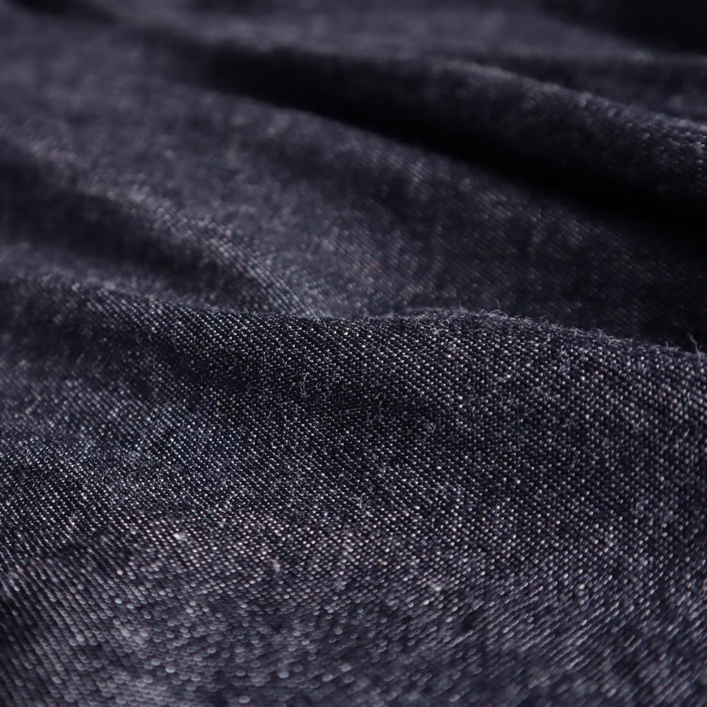 ムラデニムジャンパースカート　ジャンパースカートの素材のアップ