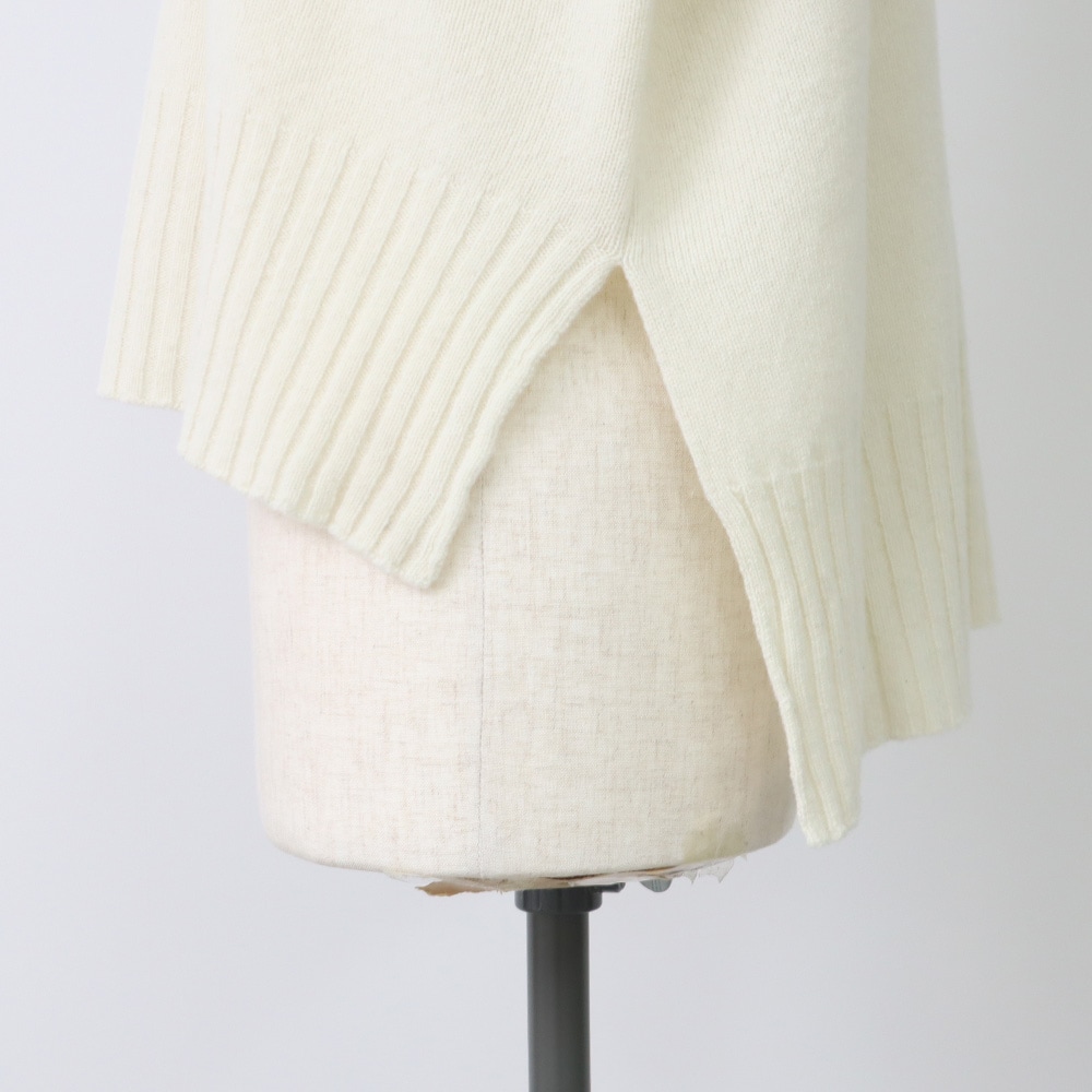 WEB別注(インフルエンサーaiさんコラボ)タスマニアラム ワイドニット ニットの正面ディティール