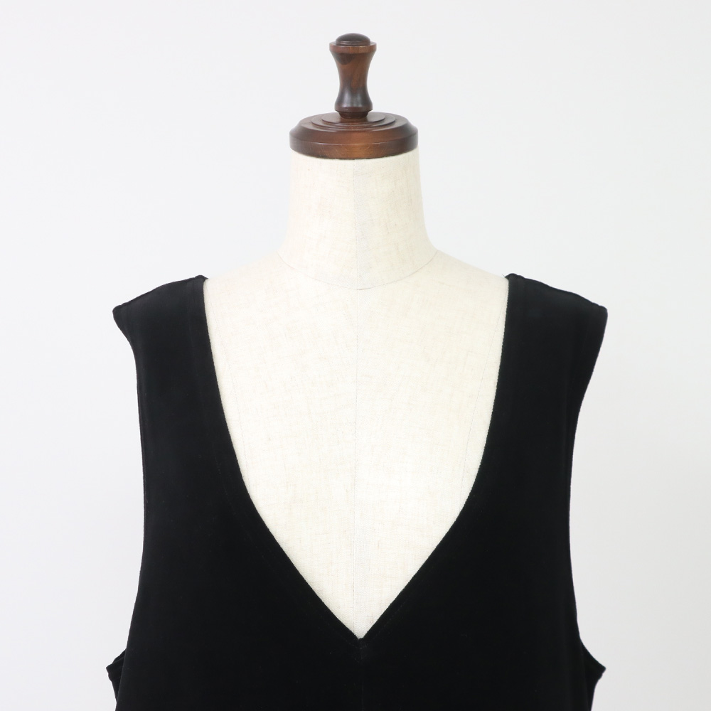 【あさこさんコラボ】コンパクトベロア ジャンパースカート ジャンパースカートの正面ディティール