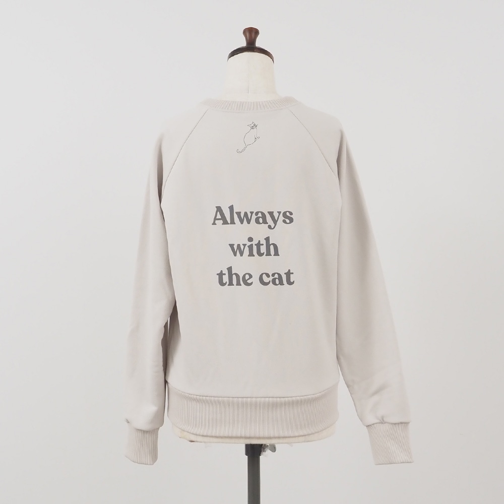 【kuboさんコラボ】クリア裏毛 ねこプリントプルオーバー　トレーナーの正面ディティール