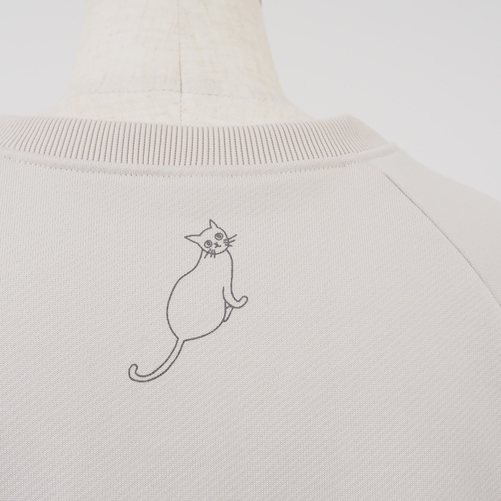 【kuboさんコラボ】クリア裏毛 ねこプリントプルオーバー　トレーナーの正面ディティール